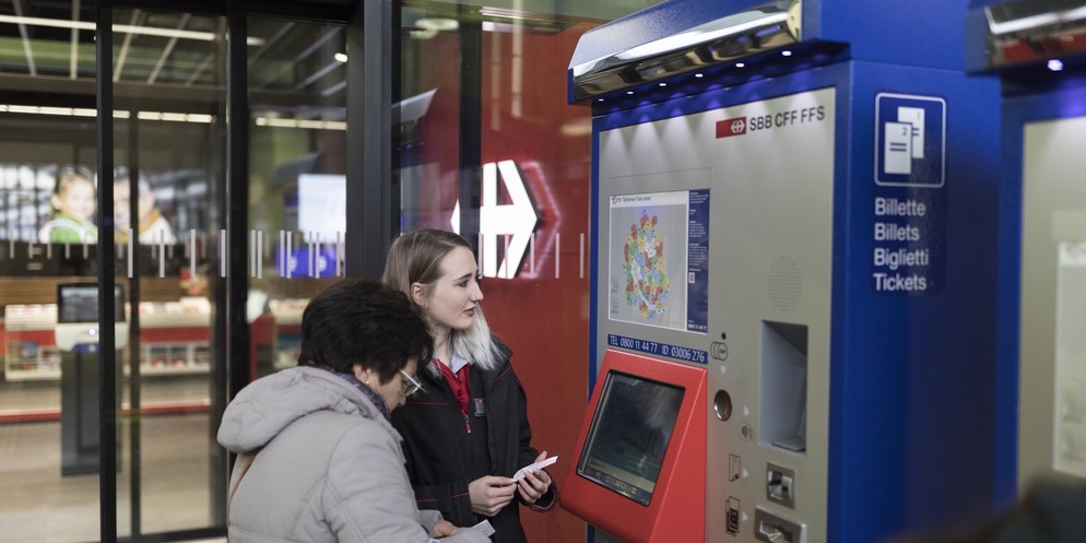 Die Billettautomaten sind an vielen Bahnhöfen immer weniger gefragt.