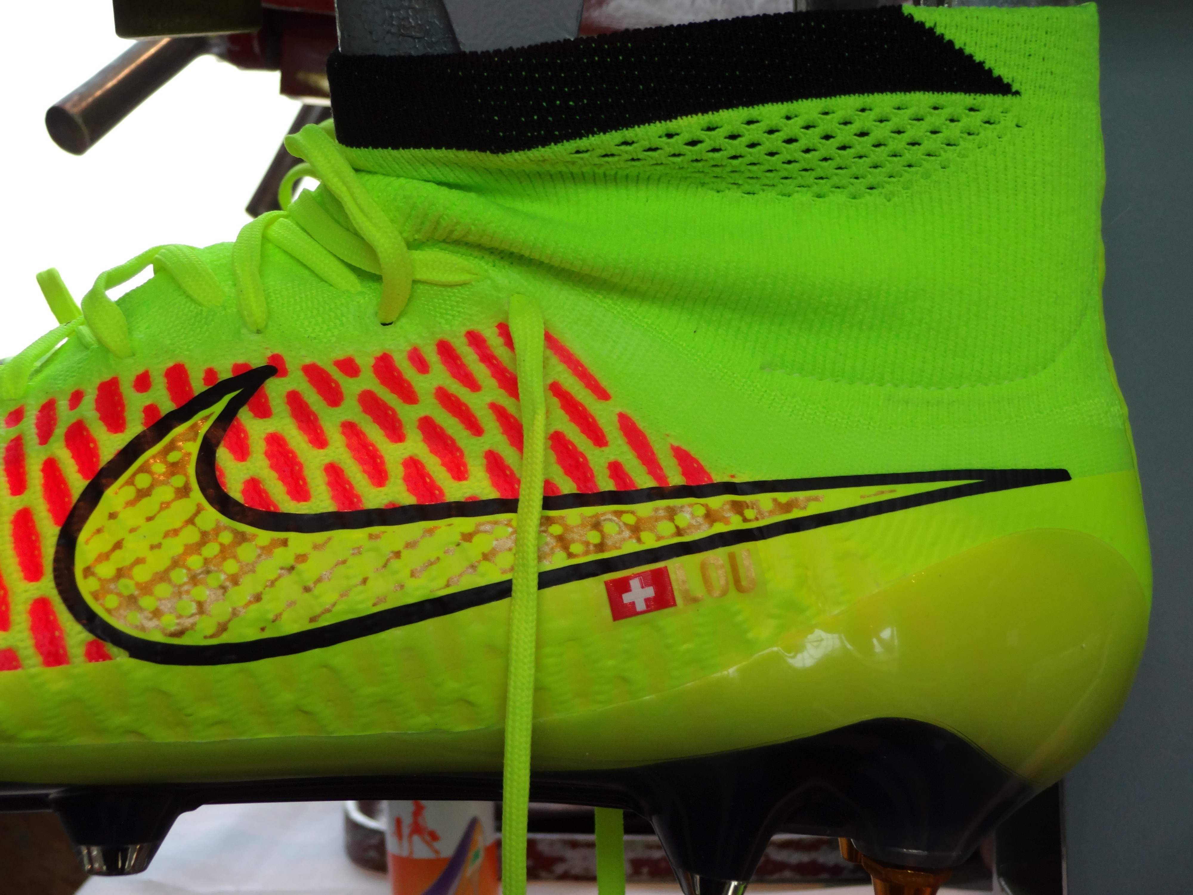 Mit diesen Schuhen fährt Johan Djourou an die WM. Eingestickt: Der Name seiner Tochter.