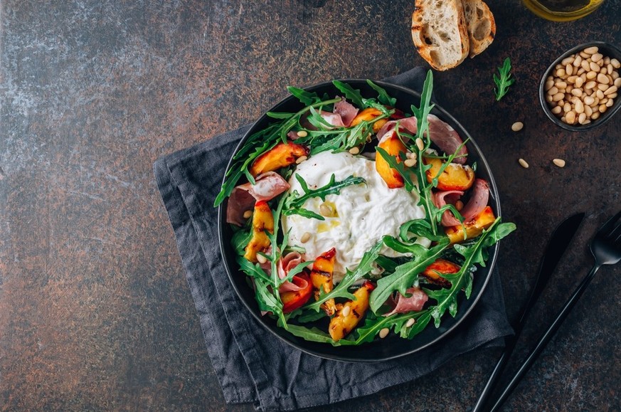 grillierte pfirsiche burrata rucola salat essen kochen food