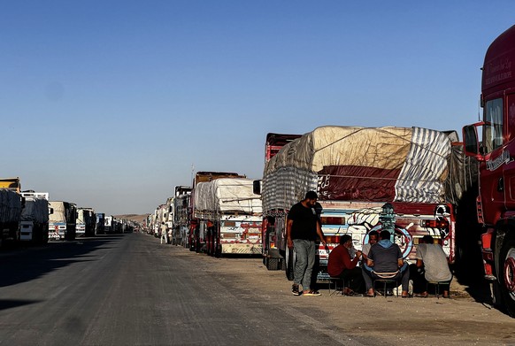 epa11325259 Trucks carrying humanitarian aid to Gaza line up waiting to move towards Rafah border crossing, from Arish, Egypt, 07 May 2024, after Israel took control of the Gazan side of the Rafah cro ...
