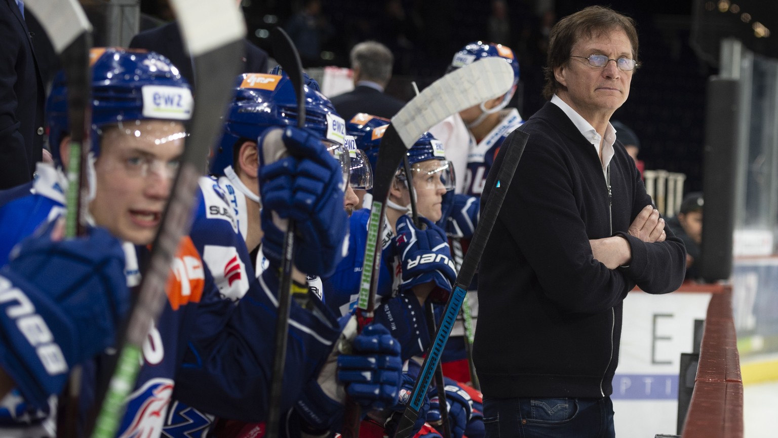 Zuerichs Cheftrainer Arno Del Curto im ersten Eishockey-Spiel der Abstiegsrunde der National League zwischen den ZSC Lions und Fribourg Gotteron, am Samstag, 9. Maerz 2019, im Hallenstadion in Zuerich ...