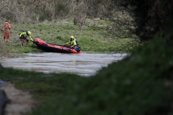 epaselect epa11214362 Rescuers search the Gardon river for a father and his two children missing after severe flooding near the village of Dions, in the department of Gard, southern France, 11 March 2 ...