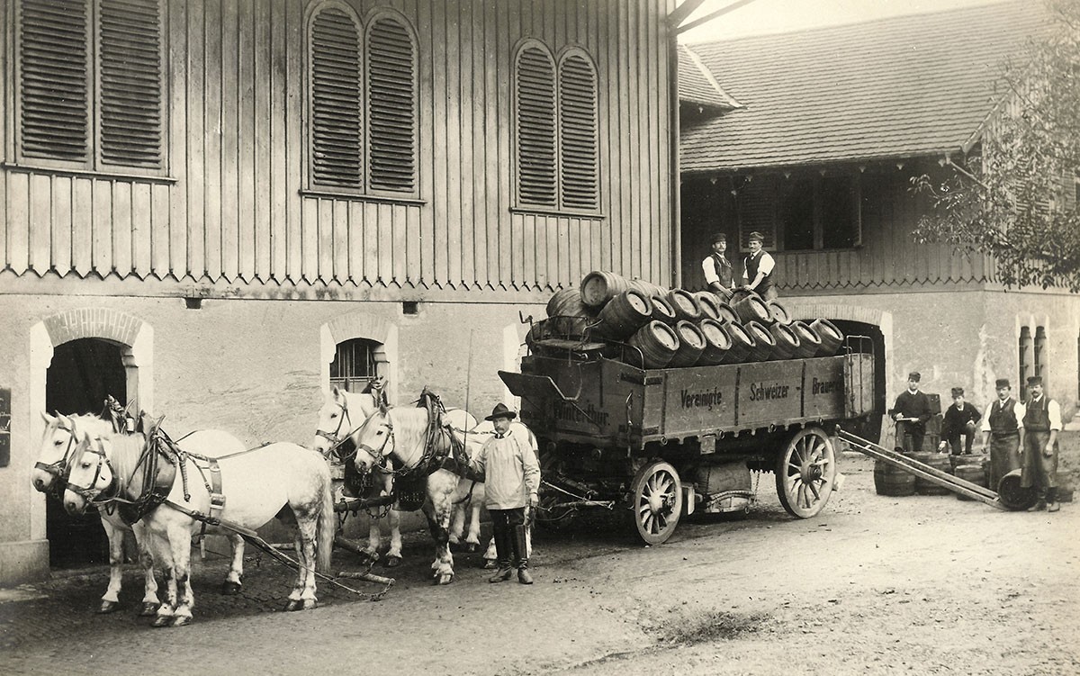 La bière de Winterthour est chargée puis transportée à Zurich. Photo de 1887. 
https://commons.wikimedia.org/wiki/File:A1-2_009_Z%C3%BCrcher_Fuhre_1889.jpg?uselang=de