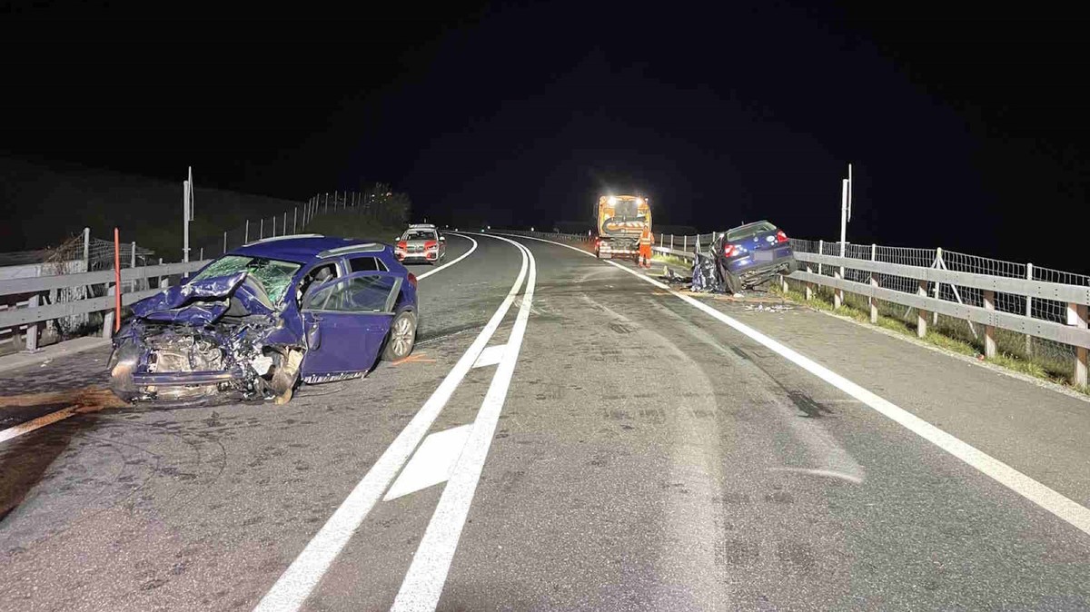 Zwei-Tote-und-mehrere-Verletzte-bei-Frontalkollision-in-Andeer-GR