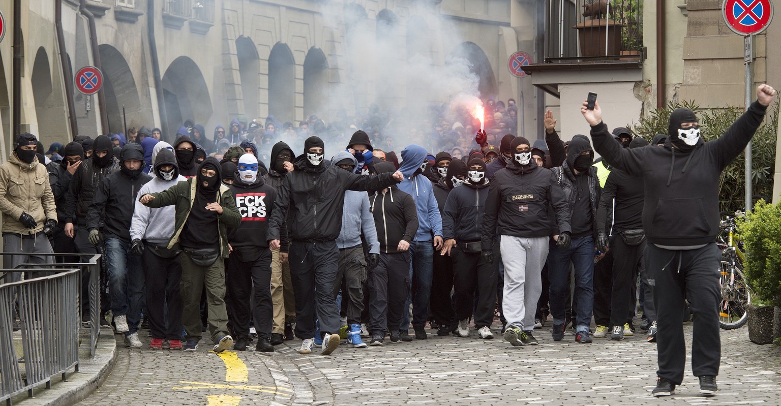 Der Fanmarsch von Zürich-Anhängern vor dem Cupfinal in Bern.