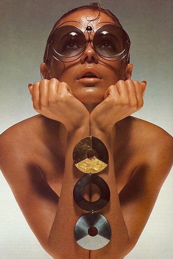 1971 Alberto Rizzo Vogue Italia 

https://i.pinimg.com/736x/52/53/89/5253895f3b45e341f7b651484c399ae3.jpg