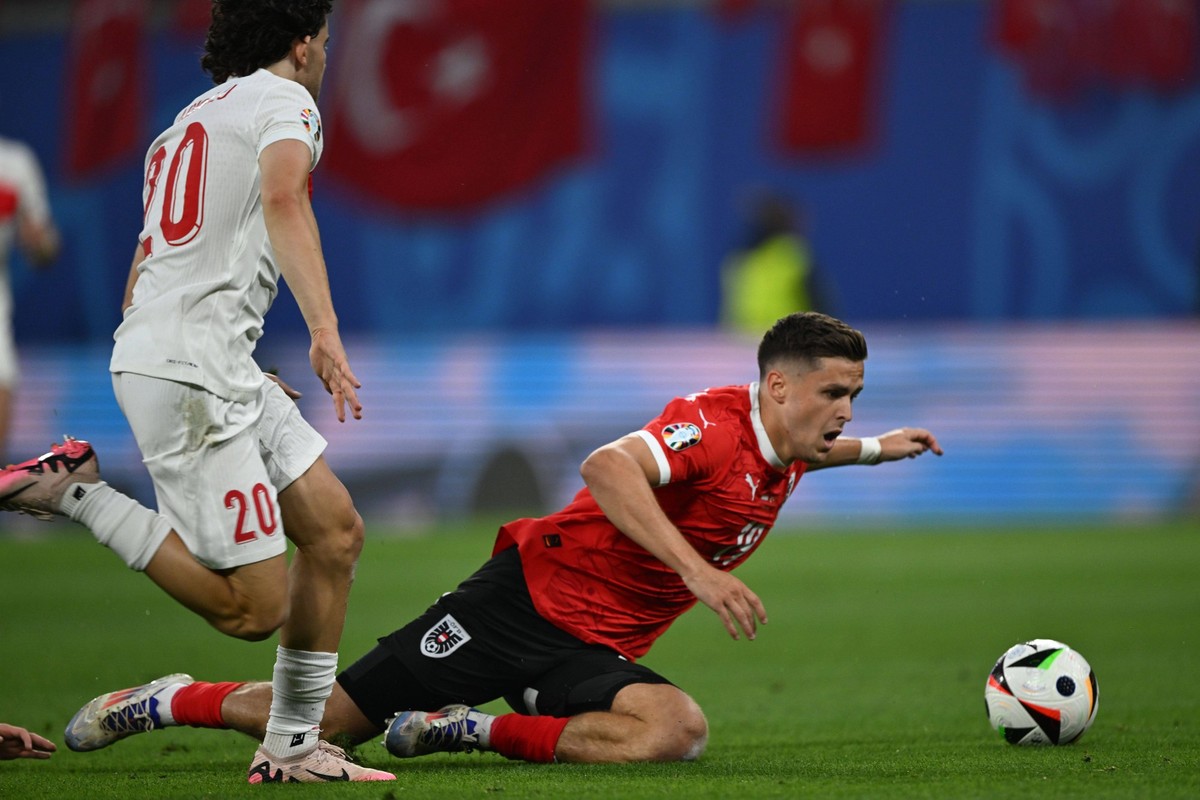 Christoph Baumgartner AustriaFerdi Kadoglu Turkiye during the UEFA EURO, EM, Europameisterschaft,Fussball Germany 2024 match between Austria 1-2 Turkey at Leipzig Stadium on July 02, 2024 in Leipzig , ...