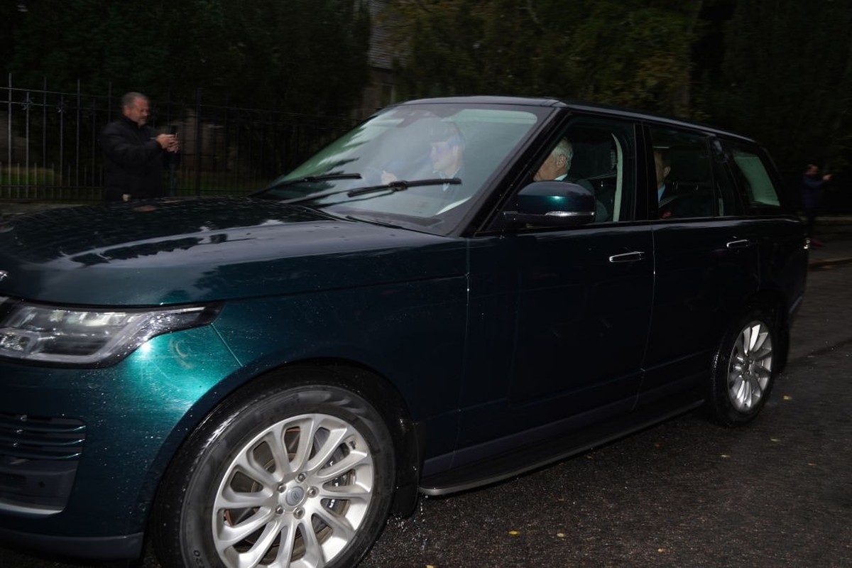 The Duke of Cambridge drives a car carrying the Duke of York, and the Earl and Countess of Wessex into Balmoral in Scotland, where the Queen is under medical supervision with the royal family rushing  ...
