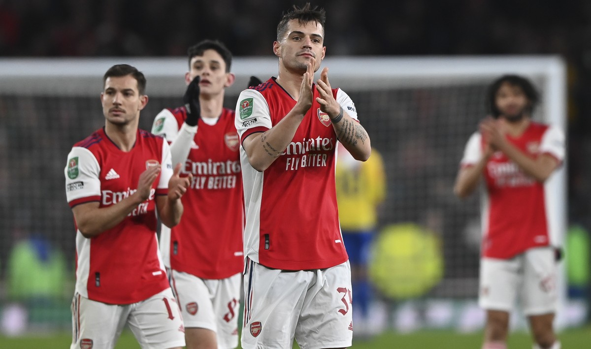 epa09653158 Arsenal's Granit Xhaka (C) reacts after the English Carabao Cup quarter final between Arsenal FC and Sunderland AFC in London, Britain, 21 December 2021. EPA/Facundo Arrizabalaga EDIT ...