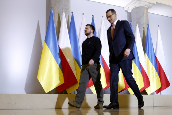 Poland&#039;s Prime Minister Mateusz Morawiecki, right, welcomes Ukrainian President Volodymyr Zelenskyy as they meet in Warsaw, Poland, Wednesday, April 5, 2023. (AP Photo/Michal Dyjuk)