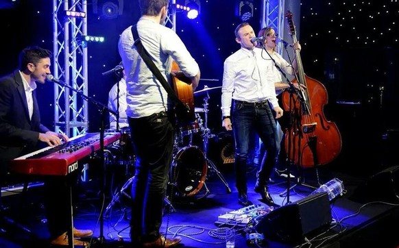 Rooney rockt die Weihnachtsparty von Manchester United.