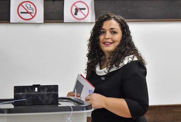 epa07900509 Vjosa Osmani, parliamentary elections Prime Ministerial candidate from the biggest opposition party Democratic League of Kosovo (LDK) casts her vote during) casts her vote during the early ...