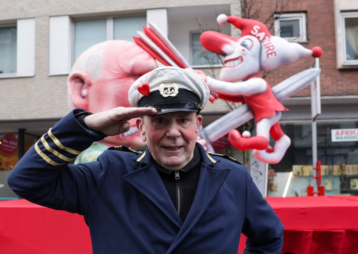 epa12745687 German artist Jacques Tilly, who designed the floats of the Rose Monday carnival parade (Rosenmontag), poses in front of one of his carnival floats depicting Russian President Vladimir Put ...