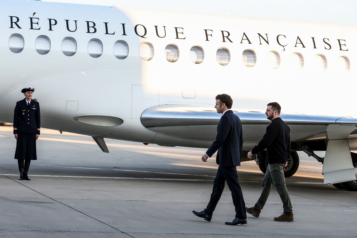 Le président français Macron et le président ukrainien Zelensky ont partagé un avion pour aller à Bruxelles.