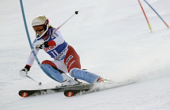 Michelle Gisin, of Switzerland, competes during her first run in the women&#039;s FIS Alpine Skiing World Cup slalom race, Sunday, Nov. 27, 2016, in Killington, Vt. (AP Photo/Charles Krupa)