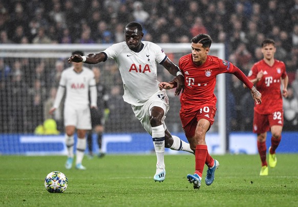epa07887082 Moussa Sissoko (L) of Tottenham in action against Philippe Coutinho of Bayern Munich during the UEFA Champions League Group B soccer match between Tottenham Hotspur and Bayern Munich in London, Britain, 01 October 2019.  EPA/ANDY RAIN