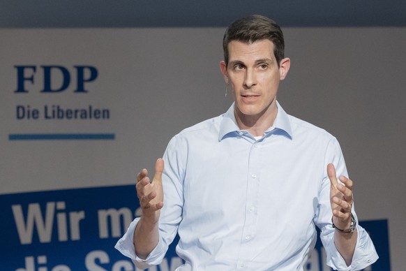 FDP Parteipraesident Thierry Burkart bei seiner Rede anlaesslich der Delegiertenversammlung der FDP Schweiz vom Samstag, 28. Juni 2025 in Hergiswil im Kanton Nidwalden. (KEYSTONE/Urs Flueeler).