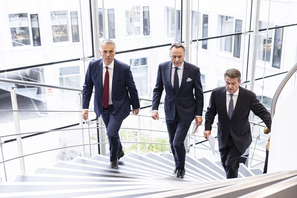 epa10548390 (L-R) Newly appointed Group Chief Executive Officer of Swiss Bank UBS Sergio P. Ermotti, outgoing CEO Ralph Hamers and UBS Chairman Colm Kelleher arrive for a news conference in Zurich, Sw ...