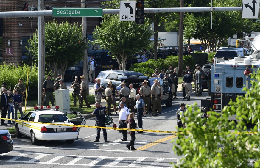 Police secure the scene of a shooting at an office building housing The Capital Gazette newspaper in Annapolis, Md., Thursday, June 28, 2018. (AP Photo/Susan Walsh)