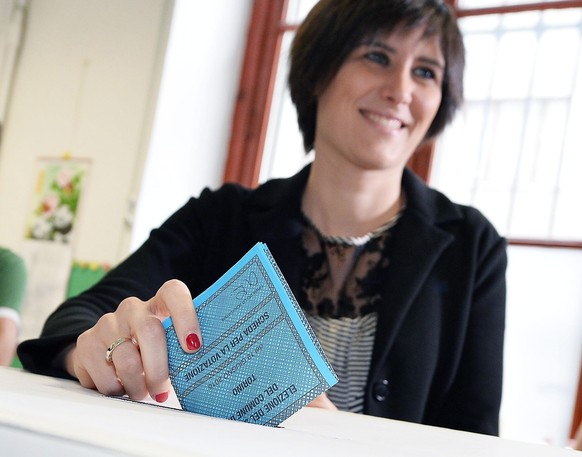 Chiara Appendino bei der Stimmabgabe in Turin.