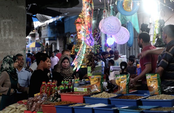 Das Leben in Gaza City geht trotz Krieg irgendwie weiter – Palästinenser bereiten sich auf den anstehenden Ramadan vor. 