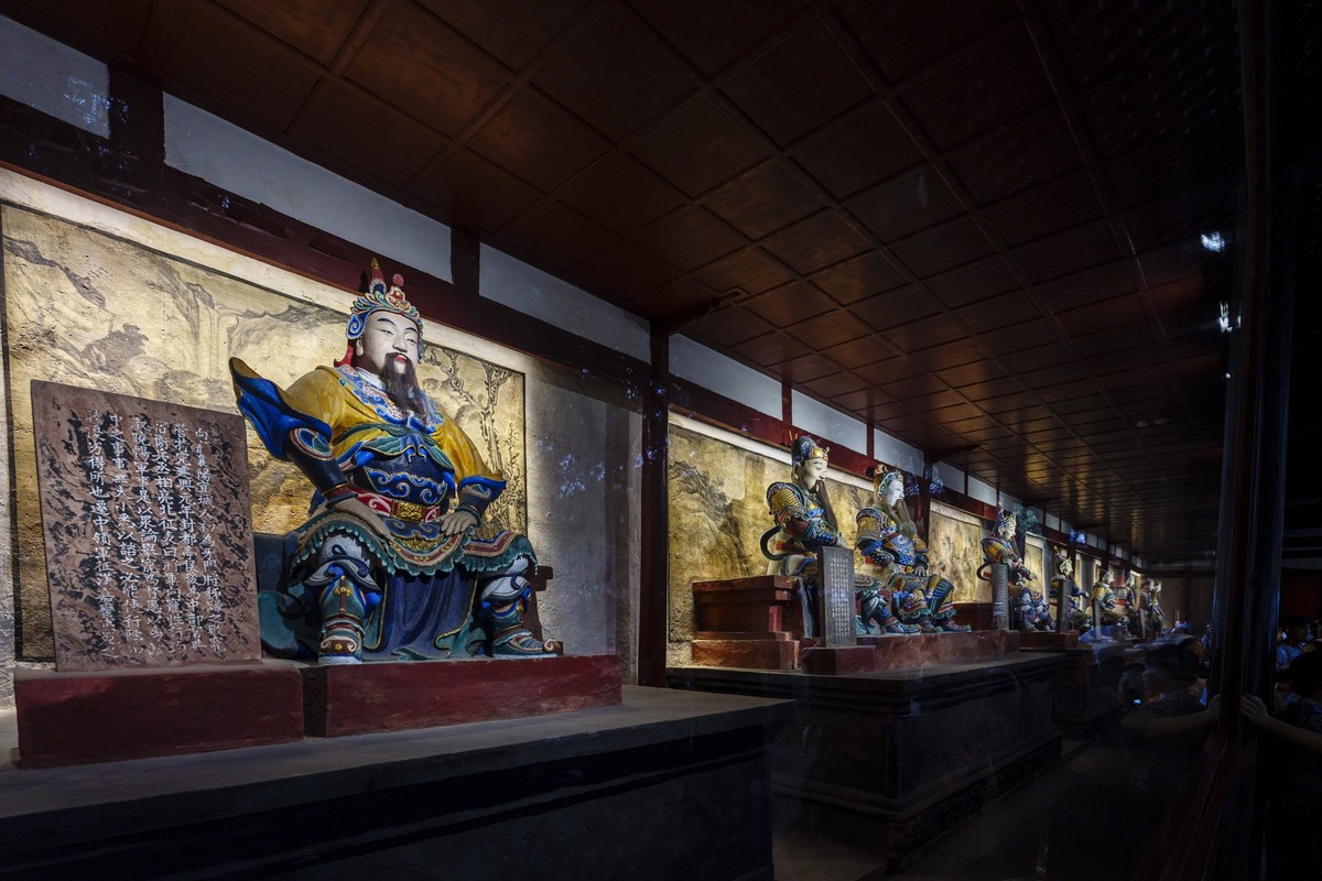 Galerien mit Statuen von Generälen und Beamten des Königreichs Shu Han, Wuhou-Schrein-Komplex Whóucí 223 n. Chr., Chengdu, Sichuan, Volksrepublik China, Asien Galleries of statues of generals and offi ...
