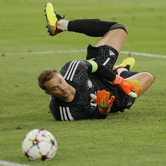 epa10182431 Munich&#039;s goalkeeper Manuel Neuer in action during the UEFA Champions League group C soccer match between Bayern Munich and FC Barcelona in Munich, Germany, 13 September 2022. EPA/RONA ...