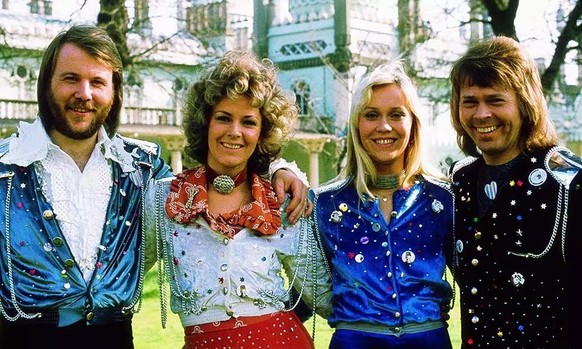 ABBA vor dem Royal Pavilion in Brighton, am Tag des ESC-Finals 1974.