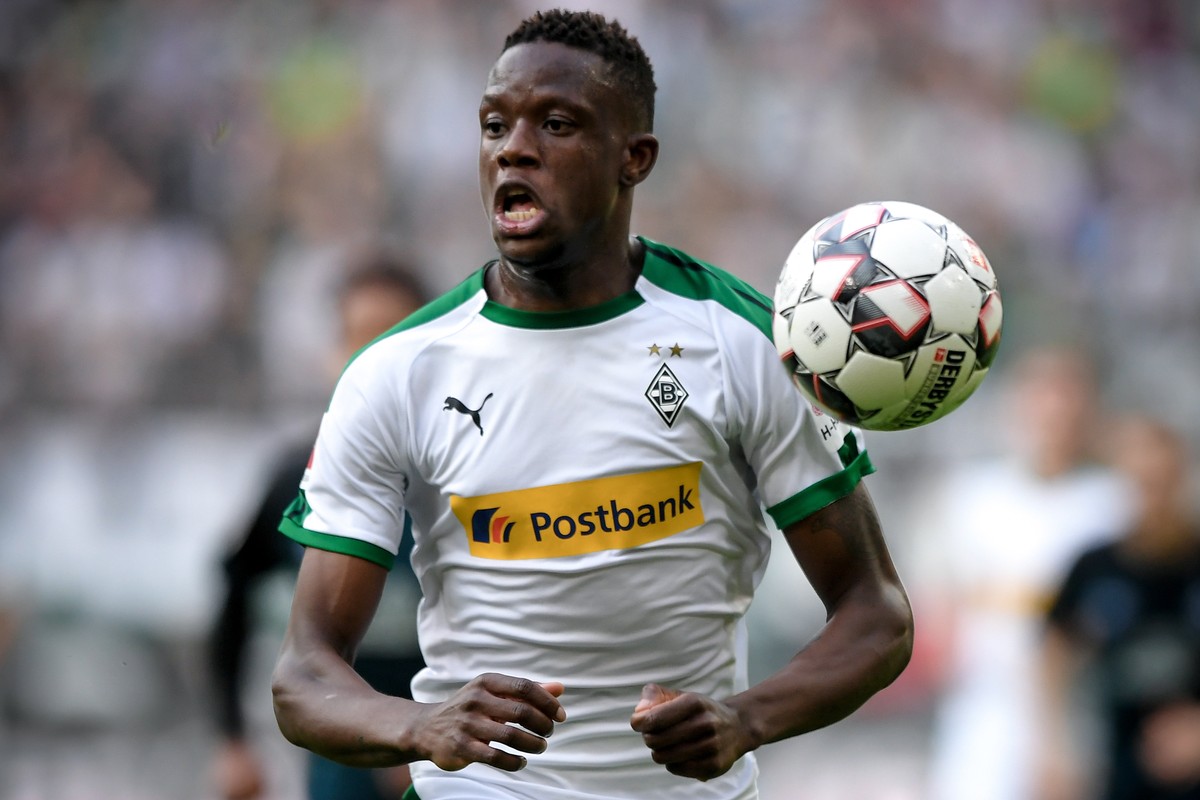 epa07490617 Moenchengladbach's Denis Zakaria in action during the German Bundesliga soccer match between Borussia Moenchengladbach and Werder Bremen at Borussia-Park in Moenchengladbach, Germany, ...