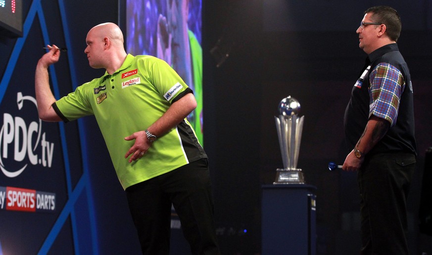 epa05695482 Michael van Gerwen in action during the PDC World Darts Championship final between Michael van Gerwen and Gary Anderson at the Alexander Palace in London, Britain, 02 January 2017. EPA/SEA ...