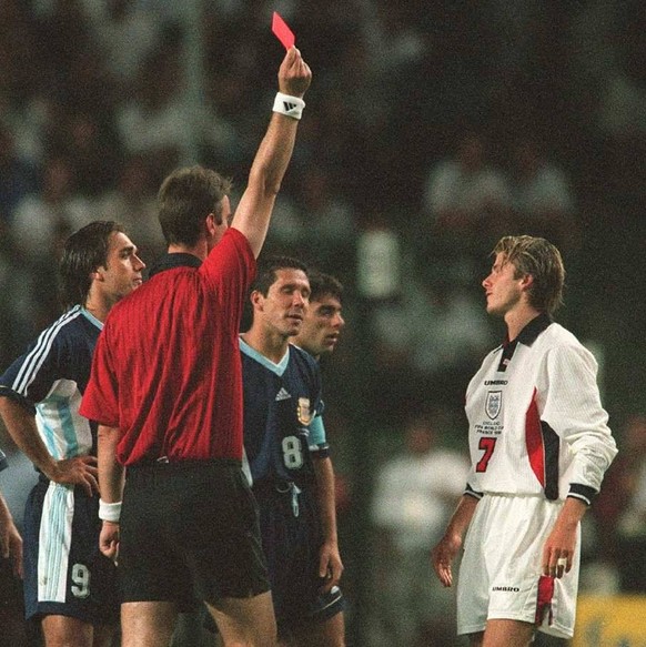 ARGENTINE ANGLETERRE FRANCE-98 ARGENTINE ANGLETERRE FRANCE-98 BECKHAM DAVID RED CARD CARTON ROUGE ARGENTINE ANGLETERRE FRANCE 98 ARGENTINIE ENGELAND WORLD CUP FOOTBALL VOETBAL 1/8 FINAL ISO RODE KAART ...