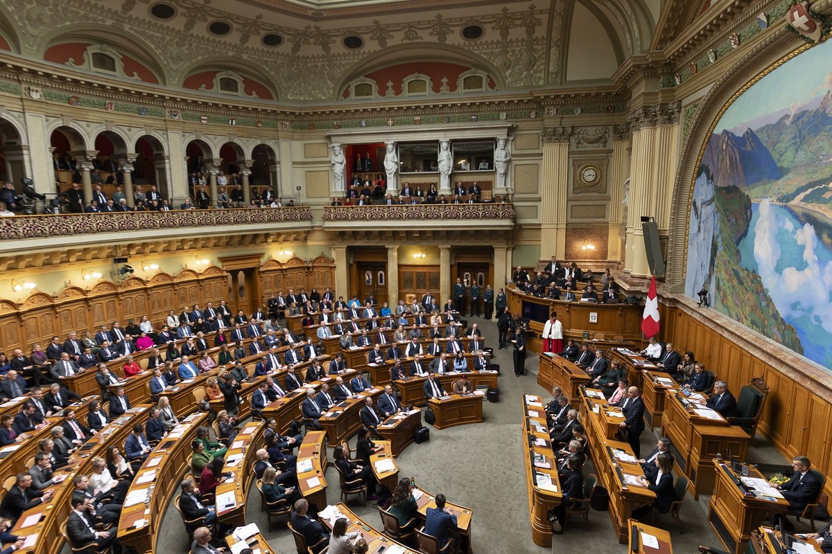 Der scheidende Bundespraesident Alain Berset spricht vor den Mitgliedern der Vereinigten Bundesversammlung und des Bundesrates, vor den Gesamterneuerungswahlen des Bundesrates durch die Vereinigte Bun ...