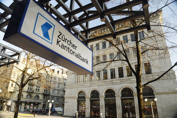 Das Logo der Zürcher Kantonalbank, aufgenommen vor dem Gebäude der Schweizerischen Nationalbank SNB in Zürich.