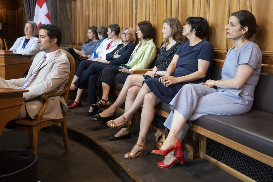 Die Nationalraetinnen Samira Marti, SP-BL, Margret Kiener Nellen, SP-BE, Barbara Gysi, SP-SG, Laurence Fehlmann Rielle, SP-GE, Claudia Friedl, SP-SG, Nadine Masshardt, SP-BE, Min Li Marti, SP-ZH, und  ...