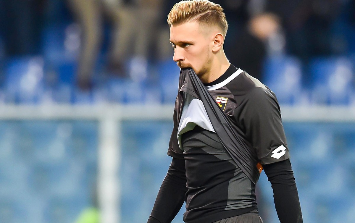 Genoa goalkeeper Ionut Andrei Radu leaves at the end of the Italian Serie A soccer match between Genoa and Fiorentina at the Luigi Ferraris stadium in Genoa, Italy, Saturday, Dec. 29, 2018.(Simone Arv ...