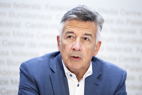 Hans Wicki, Staenderat FDP-NW, spricht waehrend einer Medienkonferenz zur Eidgenoessischen Volksinitiative &quot;Fuer eine direktdemokratische und wettbewerbsfaehige Schweiz - keine EU-Passivmitglieds ...