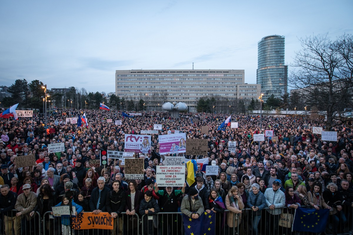 epa11222979 People take part in a demonstration against the government's plan of reorganization of RTVS public broadcaster, in Bratislava, Slovakia, 15 March 2024. Slovak Minister of Culture Mart ...
