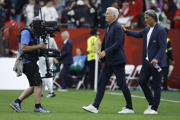 KEYPIX - Switzerland's head coach Murat Yakin, right, and Algeria's head coach Vladimir Petkovic react after the World Cup round of 32 soccer match between Switzerland and Algeria at the BC  ...