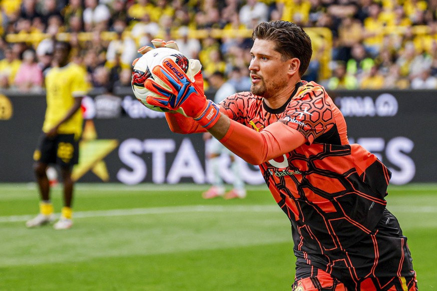 DORTMUND - Borussia Dortmund goalkeeper Gregor Kobel during the Bundesliga match between Borussia Dortmund and SC Paderborn 07 at Signal Iduna Park on September 12, 2026 in Dortmund, Germany. MARCEL T ...