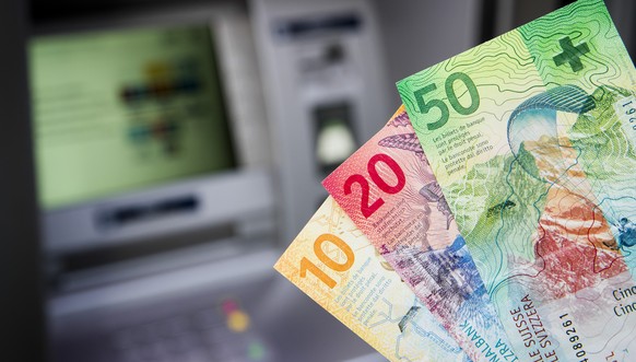 ZUR PRAESENTATION DER NEUEN 200-FRANKEN-NOTE AM 15. AUGUST 2018 STELLEN WIR IHNEN FOLGENDES BILDMATERIAL ZUR VERFUEGUNG - Die neue 10er Note der Schweizerischen Nationalbank geraet in den Umlauf, hier ...