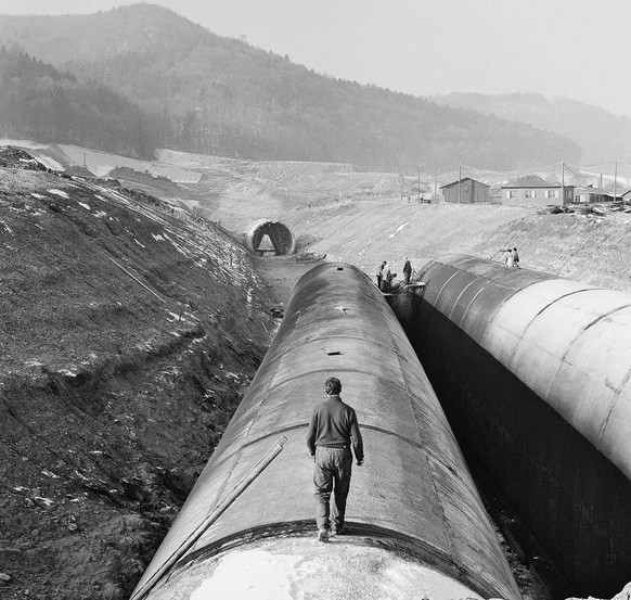 Bau des östlichen Heitersbergtunnels in offener Bauweise.
https://www.sbbarchiv.ch/detail.aspx?ID=468597