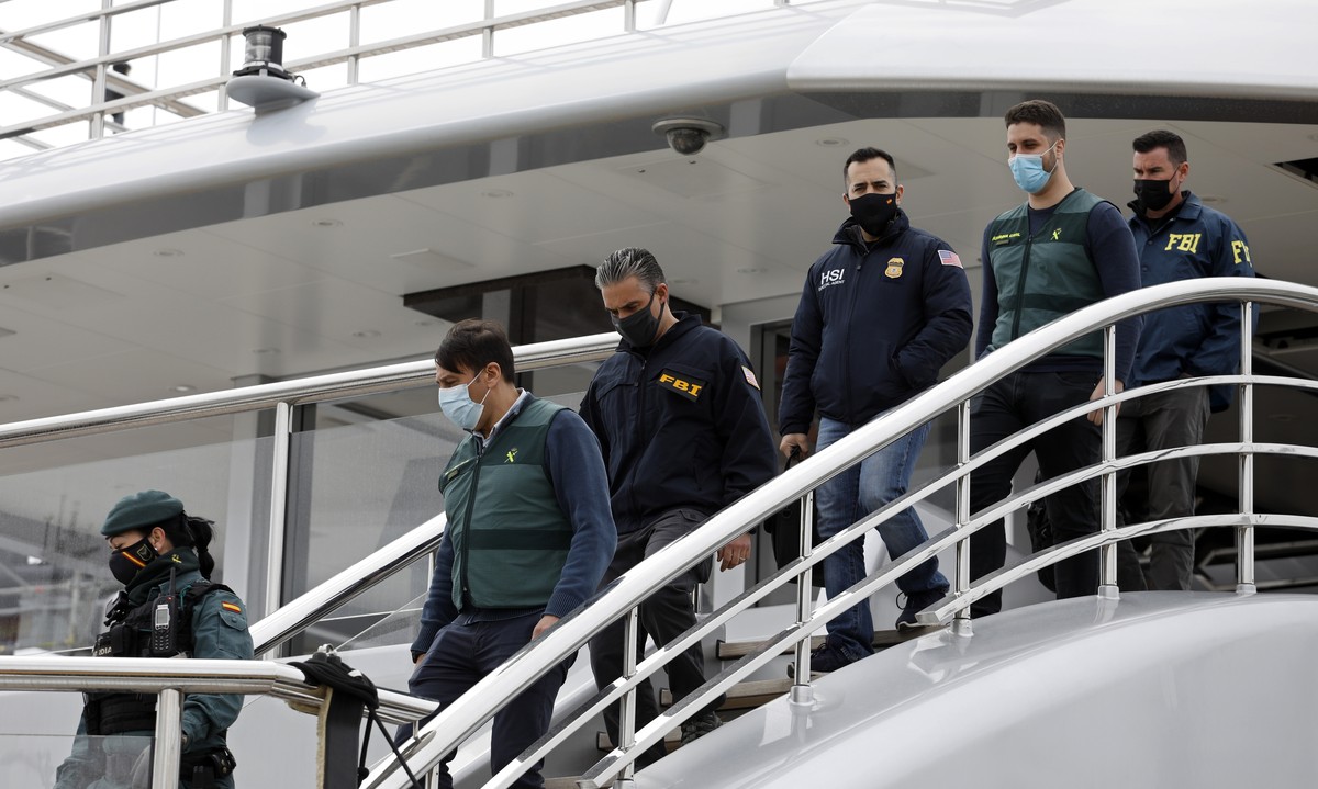 Civil Guards accompany U.S. FBI agents and a U.S.Homeland Security agent from the yacht called Tango in Palma de Mallorca, Spain, Monday April 4, 2022. U.S. federal agents and Spain's Civil Guard ...