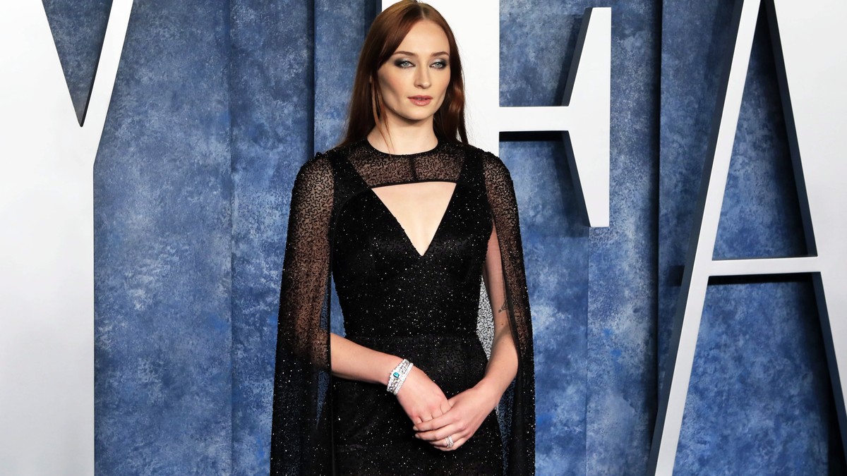 epa10520004 Sophie Turner arrives at the 2023 Vanity Fair Oscar Party following the 95th annual Academy Awards ceremony, at the Wallis Annenberg Center for the Performing Arts in Beverly Hills, Califo ...