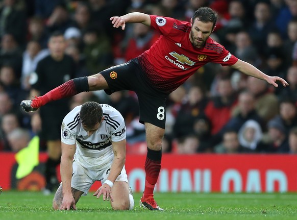 epa07217592 Manchester United&#039;s Juan Mata (R) in action with Fulham&#039;s Joe Bryan during the English Premier League soccer match between Manchester United and Fulham at the Old Trafford stadiu ...