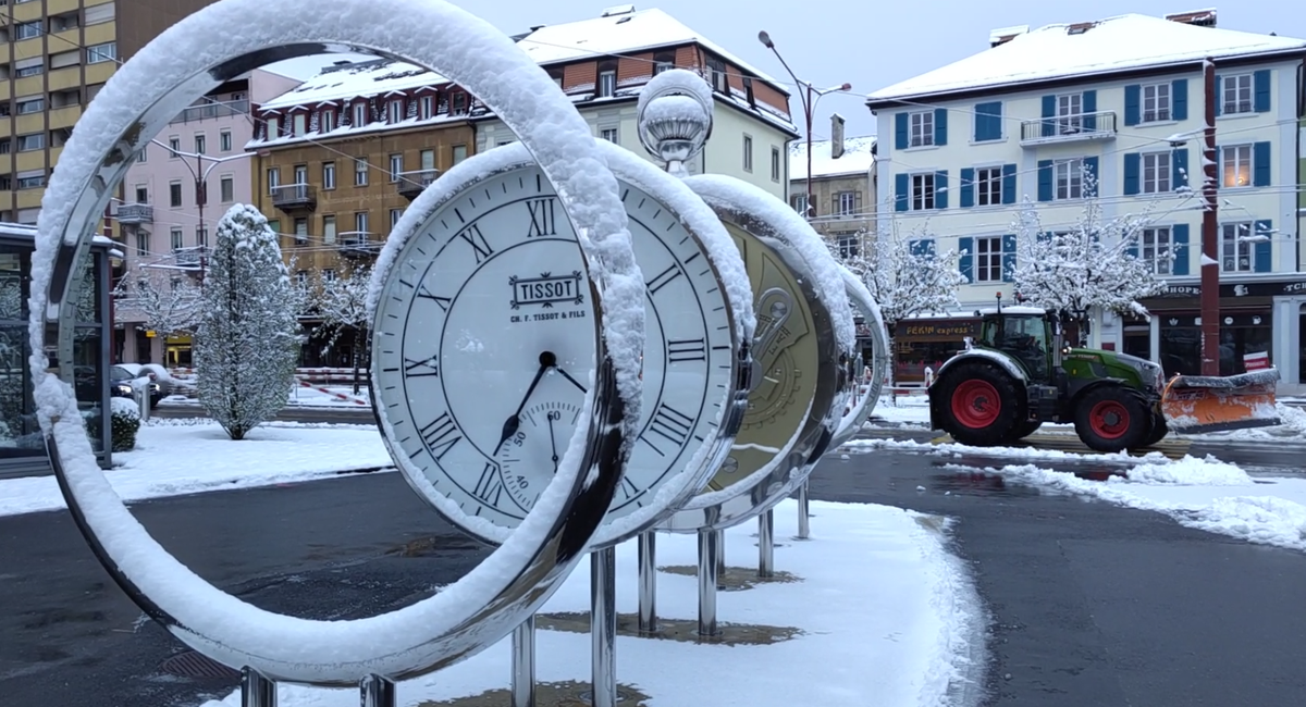 Le froid s'installe pour en moment en suisse, naige à la Chaux-de-Fonds, le 18 avril 2024.