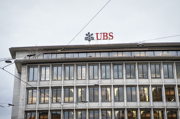 ARCHIVBILD ZU DEN QUARTALSZAHLEN VON UBS --- UBS Logo am Hauptsitz am Zuercher Paradeplatz fotografiert am Donnerstag, 18. Januar 2018, in Zuerich. (KEYSTONE/Melanie Duchene)