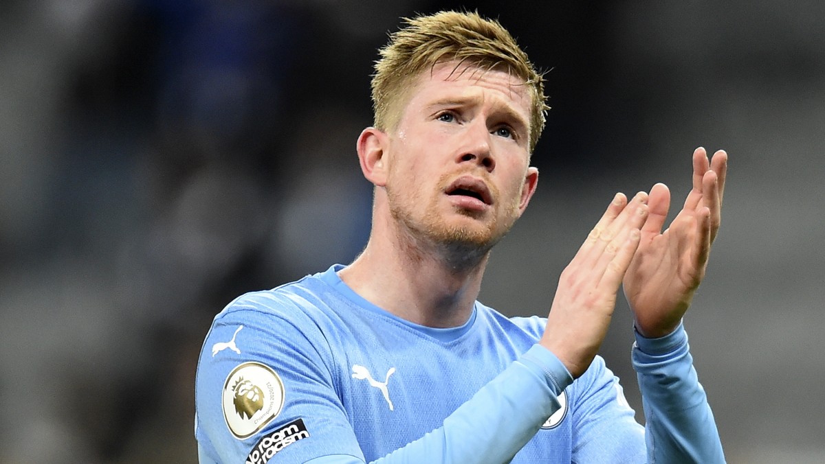 epa09650300 Kevin De Bruyne of Manchester City reacts after winning the English Premier League soccer match between Newcastle United and Manchester City in Newcastle, Britain, 19 December 2021. EPA/PE ...