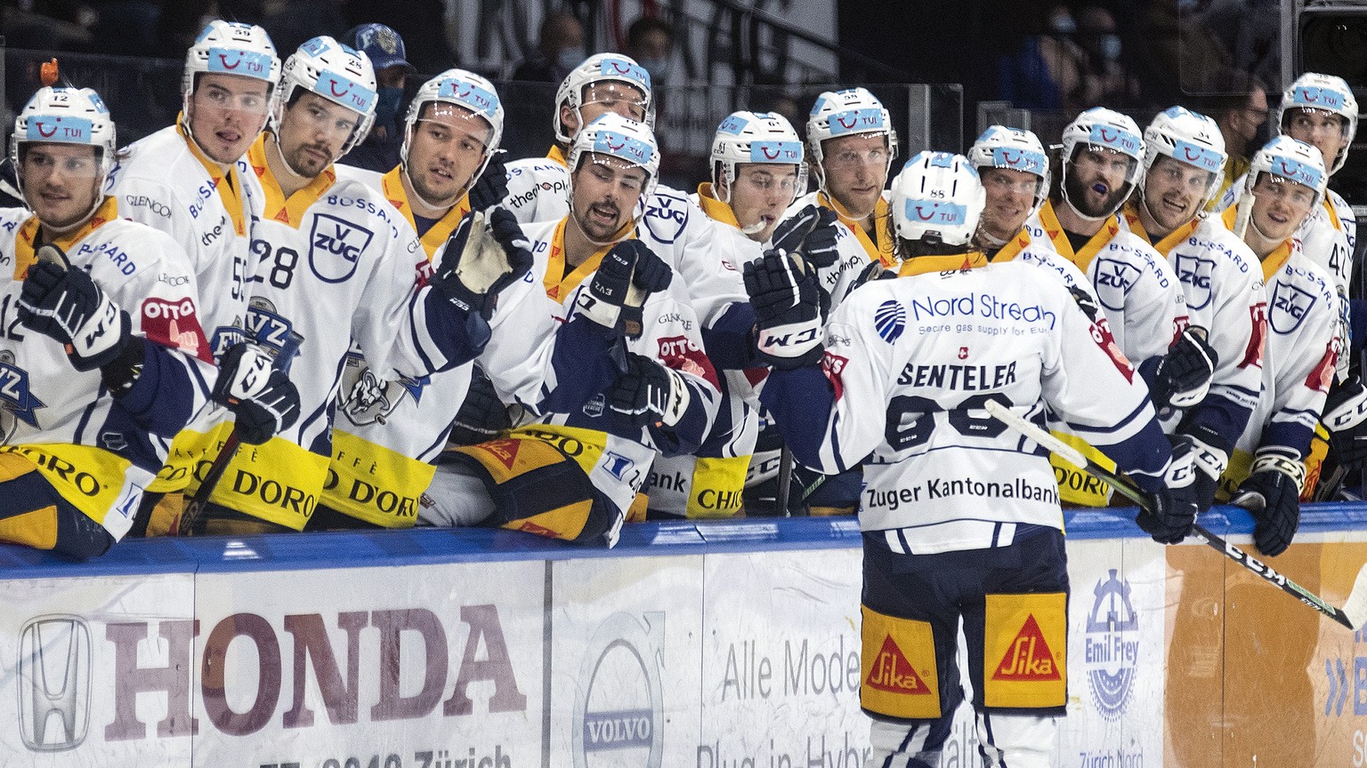 Jubel bei den Spielern des EV Zug nach dem Tor zum 1-3 im Eishockeyspiel der National League zwischen den ZSC Lions und dem EV Zug am Donnerstag, 22. Oktober 2020, im Hallenstadion in Zuerich. .(KEYST ...