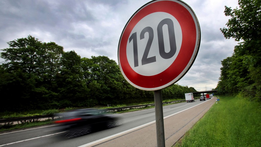 Der Tweet eines deutschen NZZ-Journalisten zu Geschwindigkeitsbegrenzung wird in Deutschland zur Zeit hitzig diskutiert.&nbsp;
