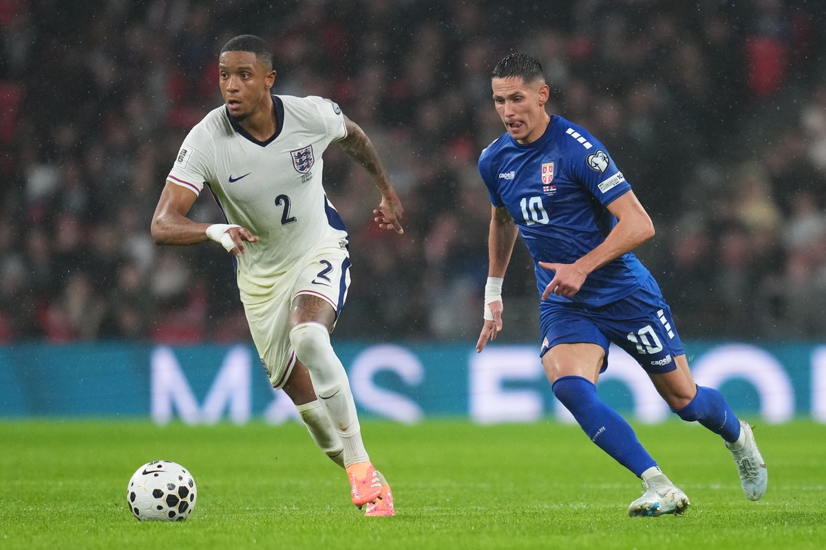 England's Ezri Konsa in action in front of Serbia's Sasa Lukic during a World Cup qualifier group K soccer match between Serbia and England in London, Thursday, Nov. 13, 2025. (AP Photo/Kirs ...
